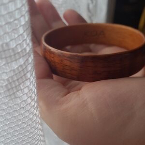 Koa Wood Bangle Bracelet - Warm Brown Wood Grain